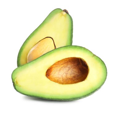 Beyaz arka plan üzerinde olgunlaşmış avokado yarısını