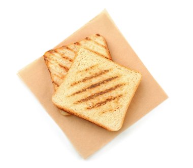 Beyaz zemin üzerine lezzetli kızarmış ekmek