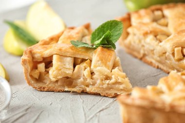 Tablo, closeup lezzetli ev yapımı elma pasta