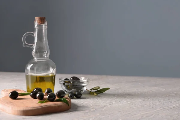 Jug Oil Canned Olives Table Grey Background — Stock Photo, Image