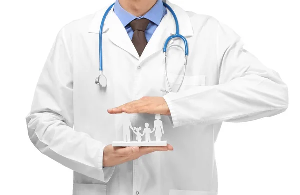 Arzt Mit Familienfigur Auf Weißem Hintergrund — Stockfoto