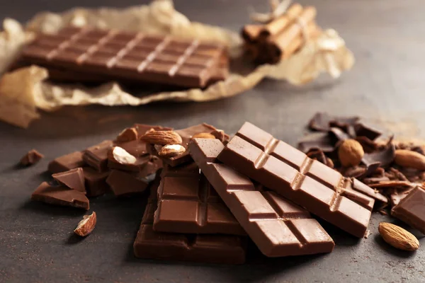 Tasty Chocolate Almonds Grey Background — Stock Photo, Image