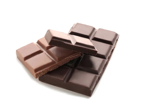Pedaços Leite Saboroso Chocolate Escuro Fundo Branco — Fotografia de Stock