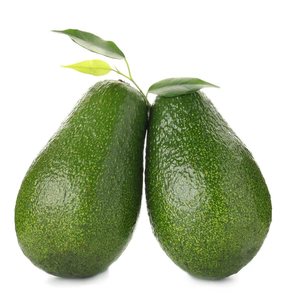 Reife Avocados Auf Weißem Hintergrund — Stockfoto
