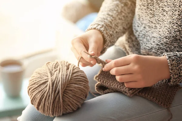 Young Woman Knitting Warm Scarf Closeup — Stock Photo, Image