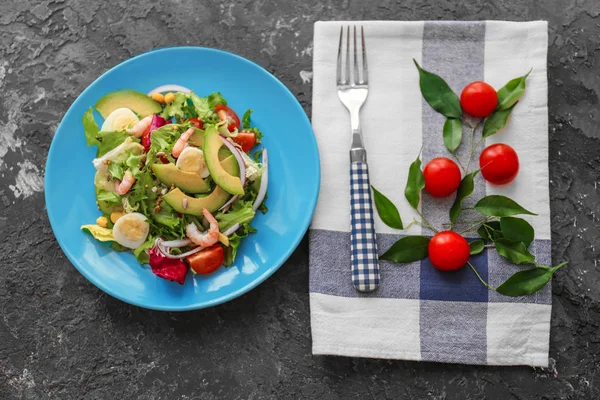 Plate Tasty Salad Ripe Avocado Table — Stock Photo, Image