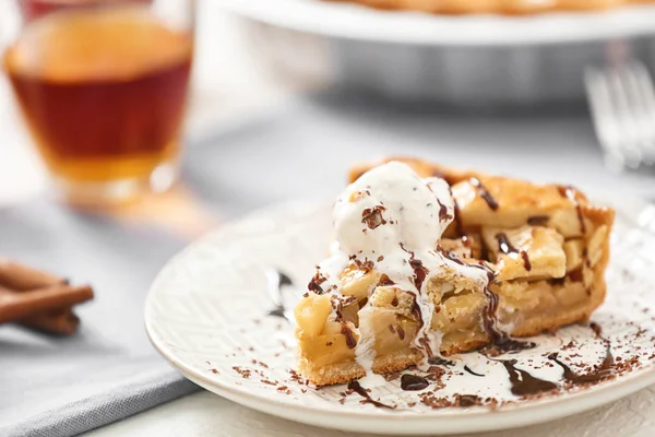 Piece Tasty Homemade Apple Pie Ice Cream Plate — Stock Photo, Image