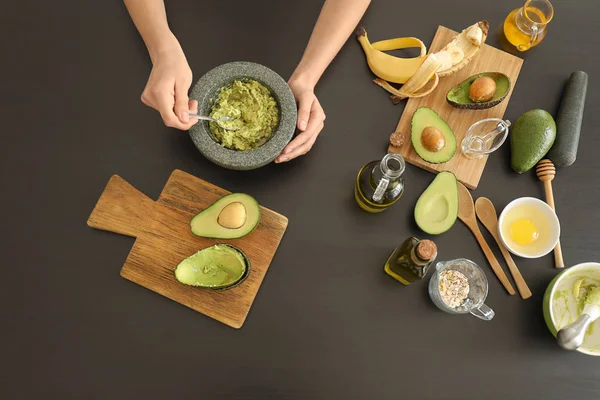 Woman Making Nourishing Mask Avocado Kitchen — Stock Photo, Image