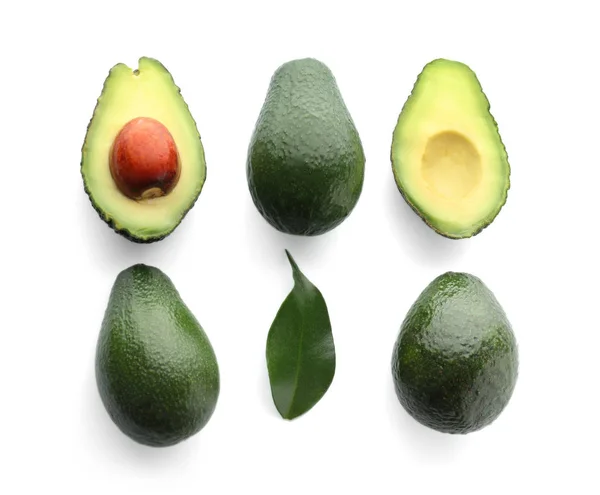 Verse Avocado Witte Achtergrond Plat Leggen — Stockfoto