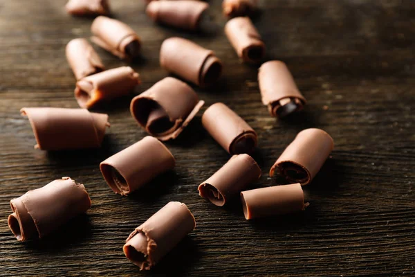 Choklad Lockar Träbord — Stockfoto