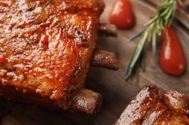 Gemide, closeup lezzetli ızgara kaburga