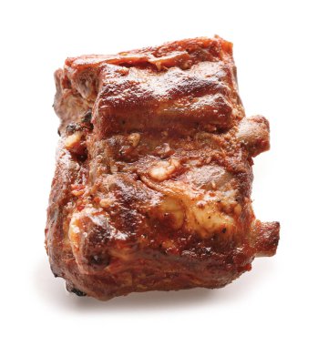 Beyaz arka plan üzerinde lezzetli ızgara kaburga