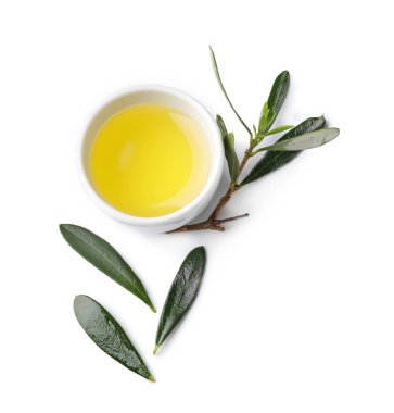 Beyaz arka plan üzerinde Zeytinyağlı kase