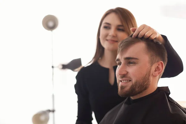 Professional Hairdresser Working Client Salon — Stock Photo, Image