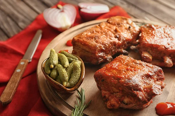 Delicious Grilled Ribs Wooden Board — Stock Photo, Image