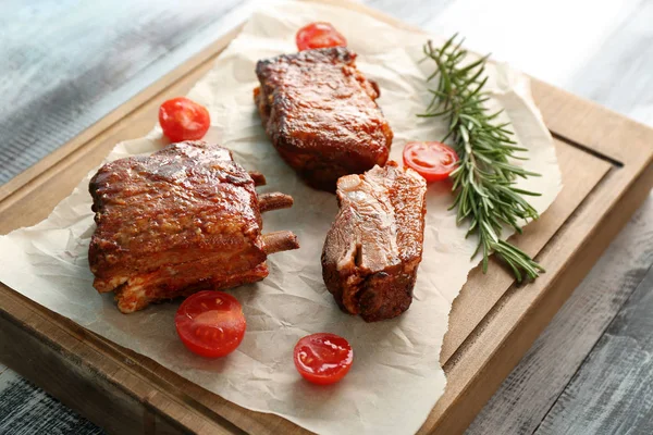 Delicious Grilled Ribs Tomatoes Wooden Board — Stock Photo, Image