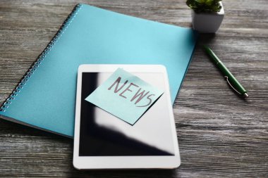 Tablet Pc ekran üzerinde kelime haber ile etiket