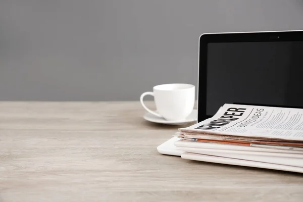 Pile Newspapers Laptop Cup Coffee Wooden Table — Stock Photo, Image