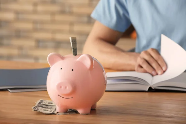 Piggy Bank Table Man Counting His Savings — Stock Photo, Image