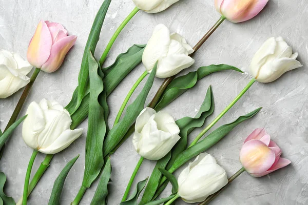 Piękne Tulipany Szary Teksturowanej Tło — Zdjęcie stockowe