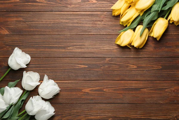 Piękne Tulipany Drewnianym Tle — Zdjęcie stockowe