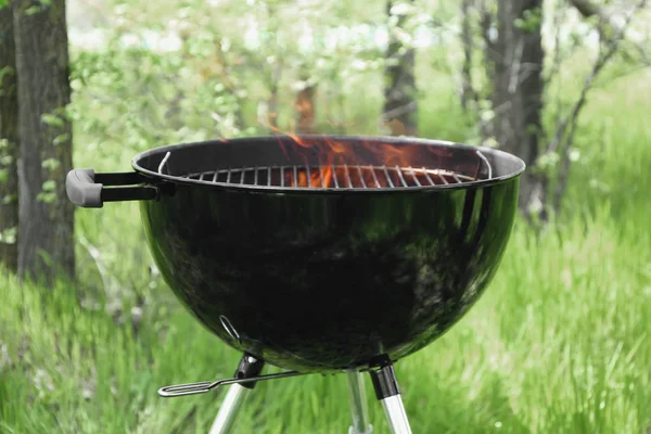 Barbecue Grill Płomienia Zewnątrz — Zdjęcie stockowe