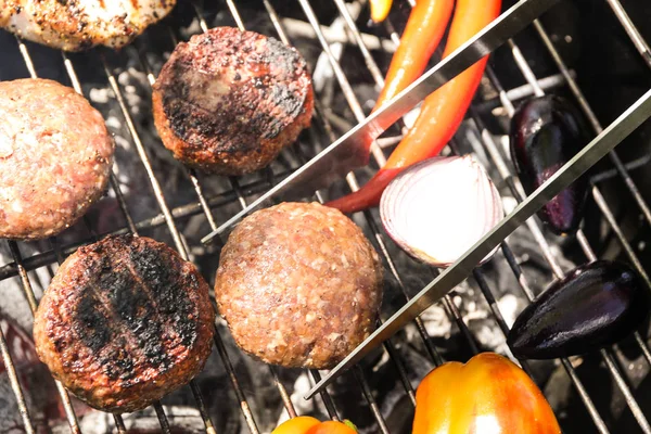 Koken Van Patty Barbecue Grill Close — Stockfoto