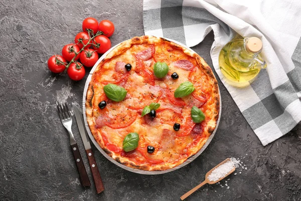 Gustosa Pizza Con Olive Tavola — Foto Stock