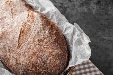 Tablo, closeup lezzetli taze ekmek sepeti