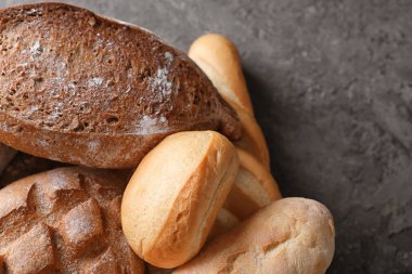 Taze lezzetli ekmek tablosundaki çeşitli