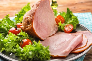 Jambon tabağında, closeup dilimlenmiş Delicious