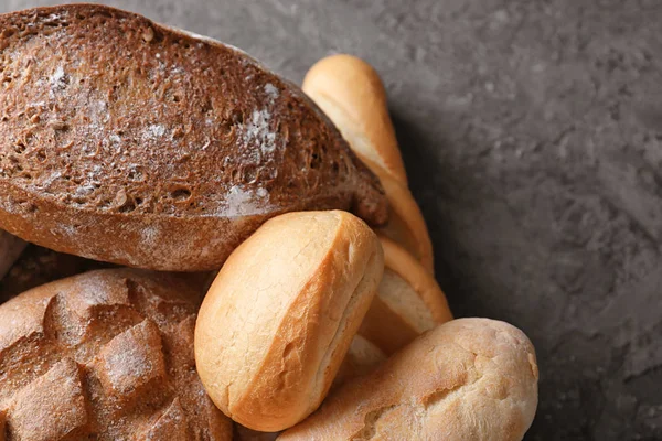 Taze lezzetli ekmek tablosundaki çeşitli