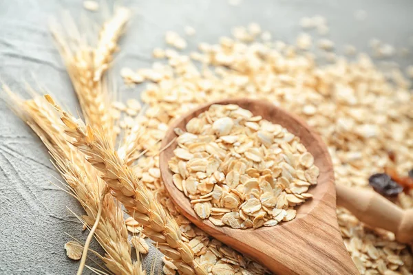 Cucchiaio Legno Con Fiocchi Avena Sul Tavolo — Foto Stock