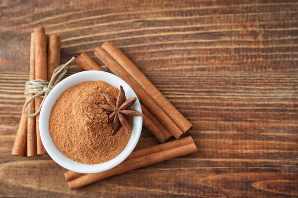Aromatic Cinnamon Sticks Powder Wooden Background — Stock Photo, Image