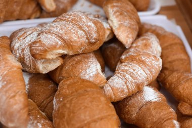 Ekmek taze kruvasanlar