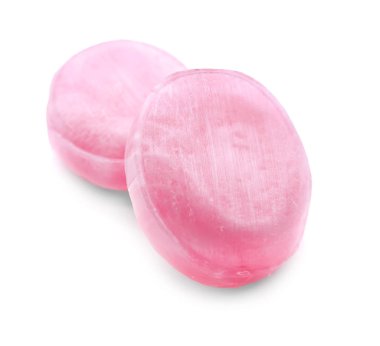 Beyaz arkaplanda renkli şekerler