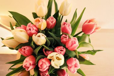 Lale masada güzel buket