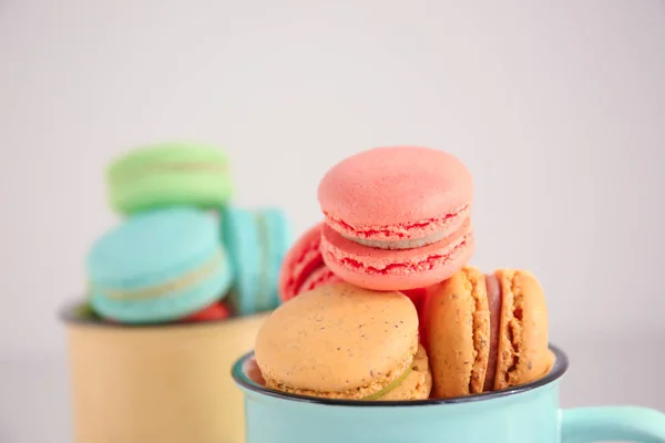 Metal Cup Tasty Colorful Macarons Light Background — Stock Photo, Image