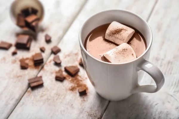 Taza Chocolate Caliente Con Malvavisco Mesa Madera —  Fotos de Stock