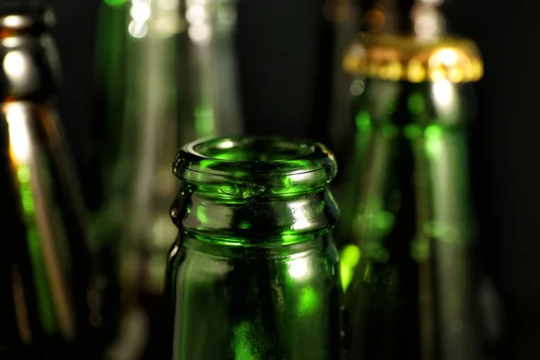 Garrafa Vidro Cerveja Gelada Fundo Escuro Close — Fotografia de Stock