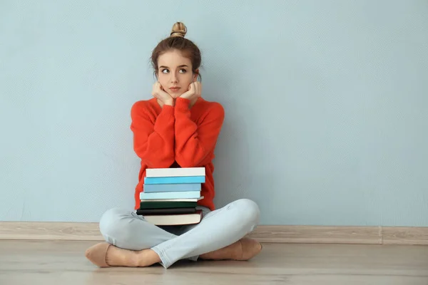 Young Woman Books Sitting Floor Color Wall — Stock Photo, Image