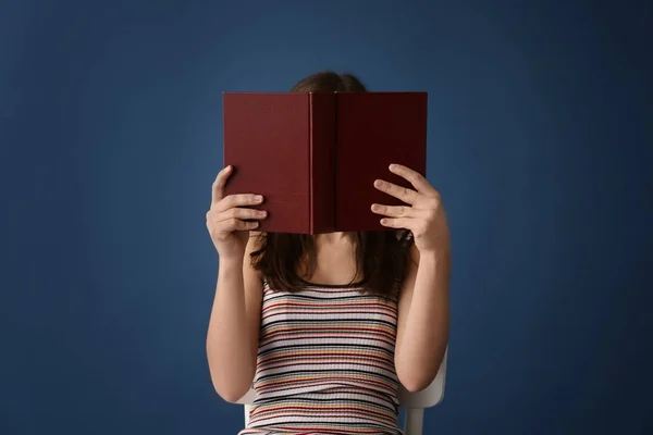 Young Woman Reading Book Color Background — Stock Photo, Image