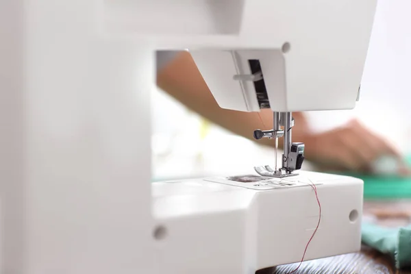 Sewing Machine Table Tailor Workshop Closeup — Stock Photo, Image