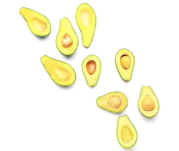 Helften Van Rijpe Avocado Witte Achtergrond — Stockfoto