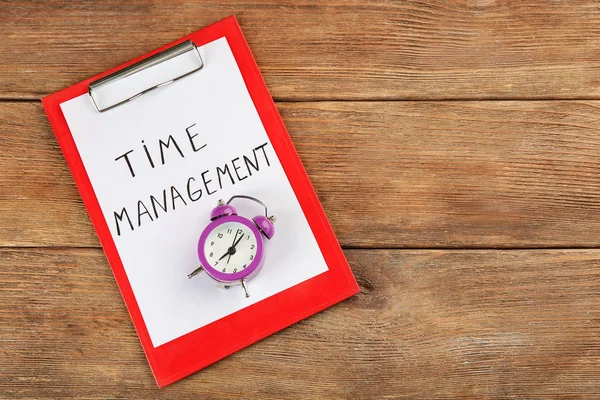 Wekker Met Klembord Houten Achtergrond Time Management Concept — Stockfoto