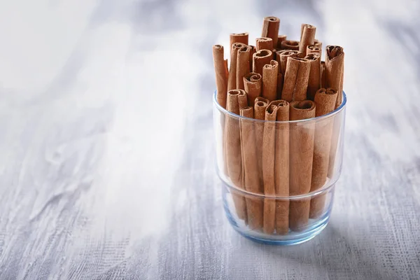 Glass Cinnamon Sticks Wooden Table — Stock Photo, Image