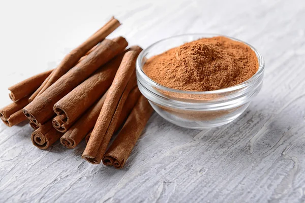 Cinnamon Sticks Powder Wooden Background — Stock Photo, Image