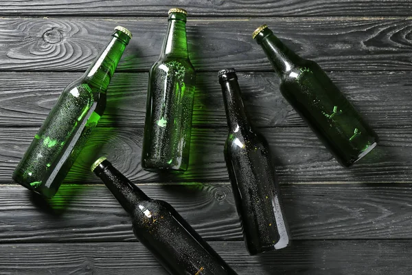 Cerveza Fresca Botellas Vidrio Sobre Fondo Madera — Foto de Stock