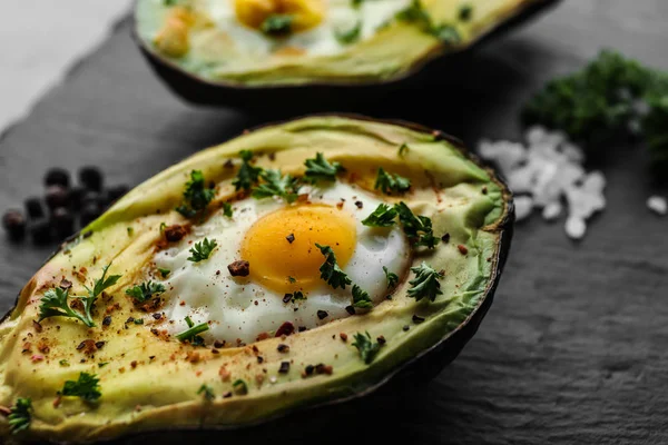 Baked Avocado Egg Dark Textured Background Closeup — Stock Photo, Image