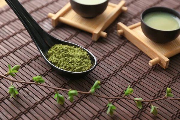 Spoon Powdered Matcha Green Tea Bamboo Mat — Stock Photo, Image
